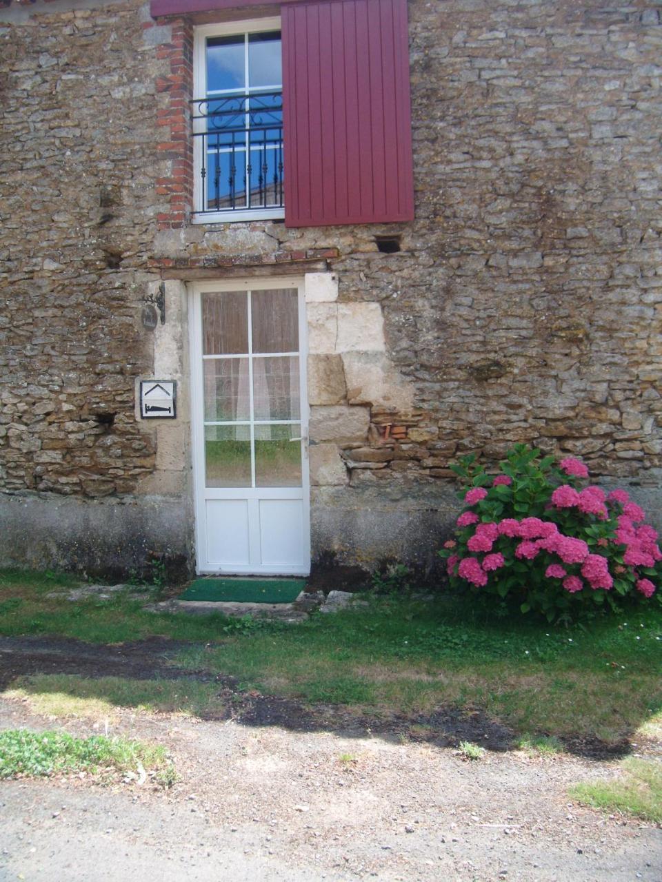 Hotel Gite Le Puy Rabasteau Chantonnay Exteriér fotografie